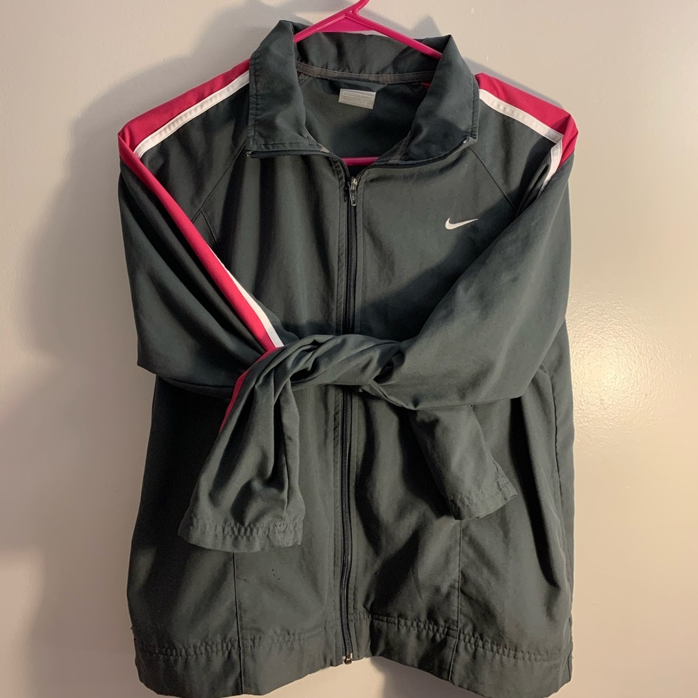 Nike light zip up weight wind breaker 🤍🖤💗